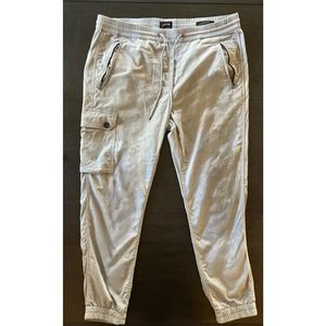 Joe’s Jeans Men’s Dropped Yoke Cargo
